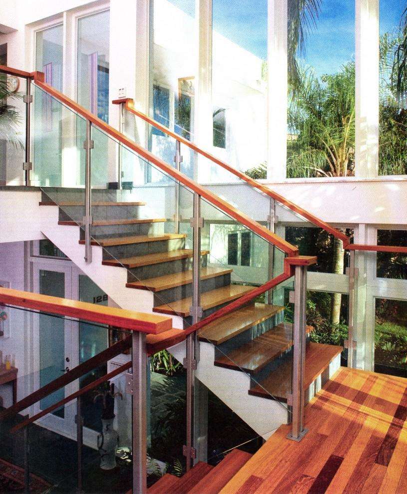 别墅玻璃楼梯